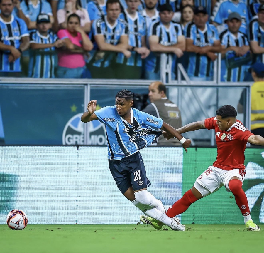 Grêmio atropela Internacional e abre larga vantagem na final do Gauchão 2026