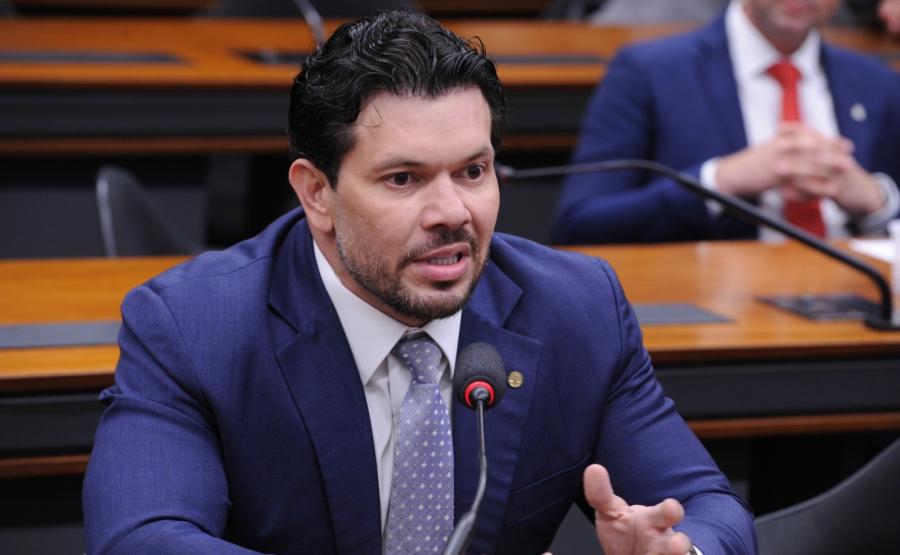 Projeto amplia direitos trabalhistas para acompanhamento de pacientes com câncer e avança ao Senado