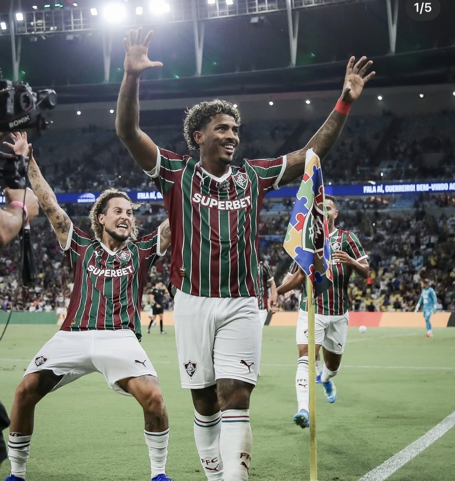 Fluminense vence a Chapecoense no Maracanã e mantém pressão no topo do Brasileirão
