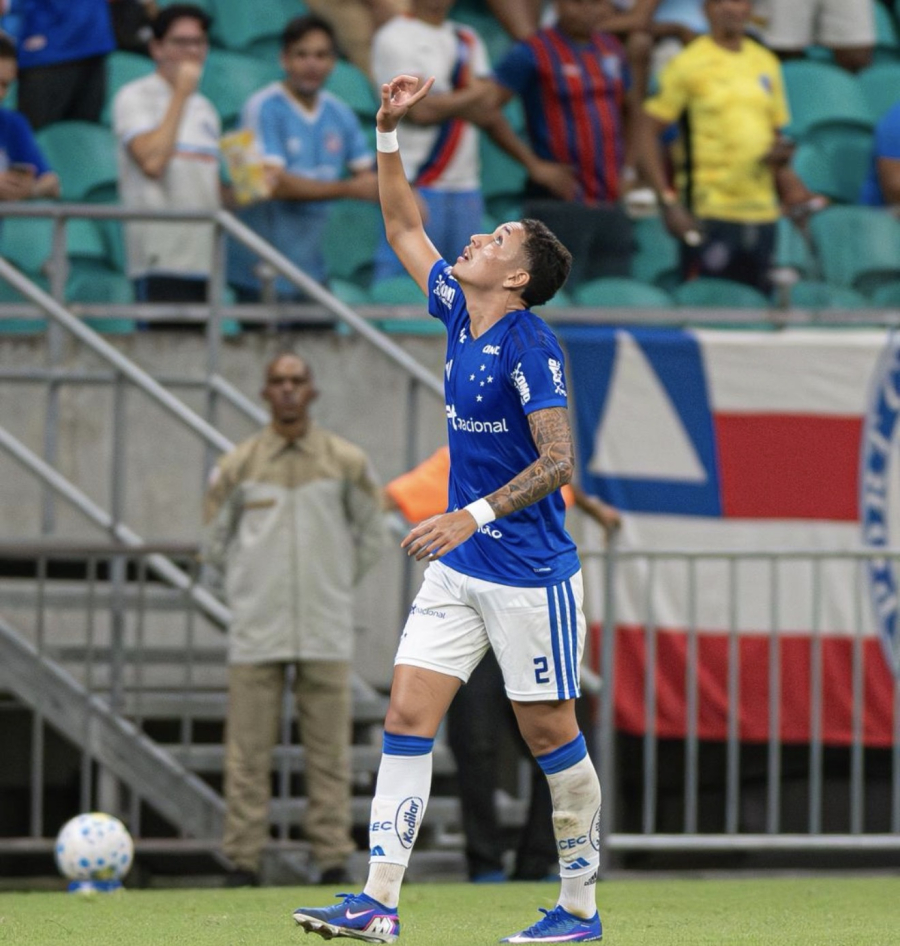 Cruzeiro vira sobre o Bahia com brilho da base e sobe na tabela do Brasileirão