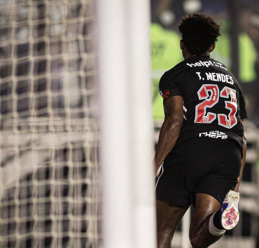 Vasco vence em São Januário e se aproxima do G-6 do Brasileirão