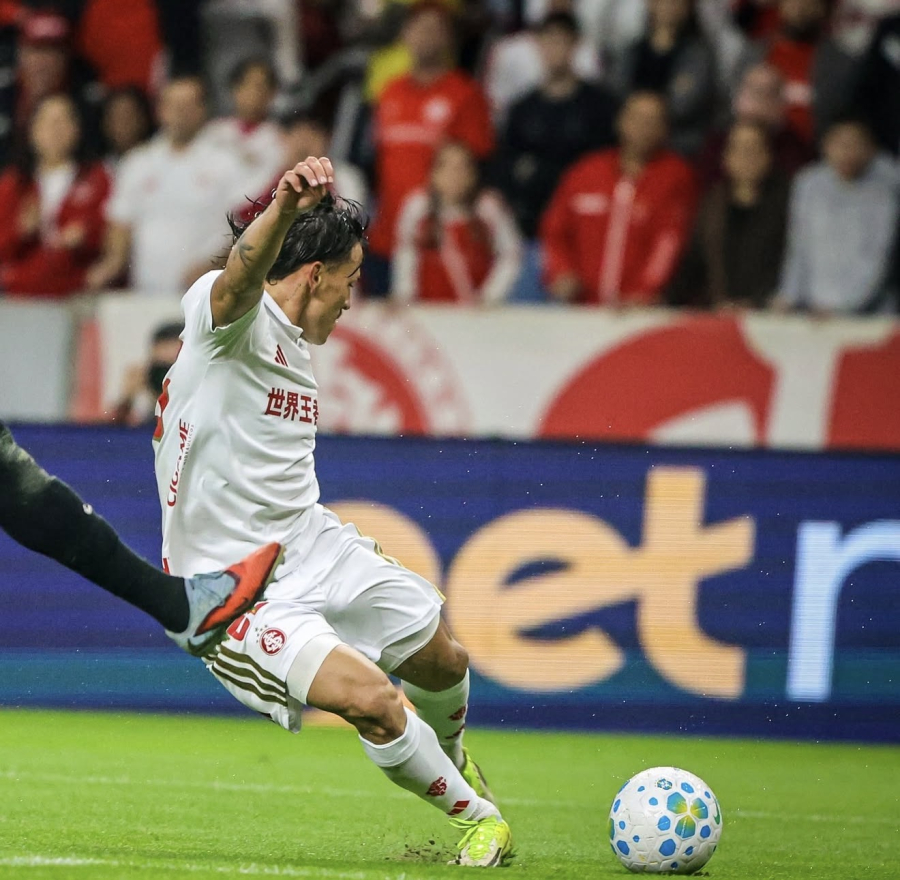 Inter atropela o Vasco no Beira-Rio e sobe na tabela do Brasileirão