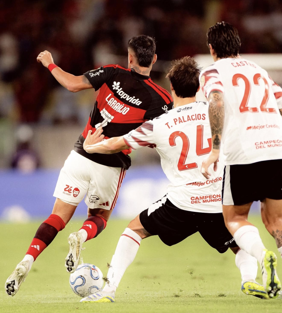 Flamengo vence no Maracanã e garante vaga antecipada nas oitavas da Libertadores
