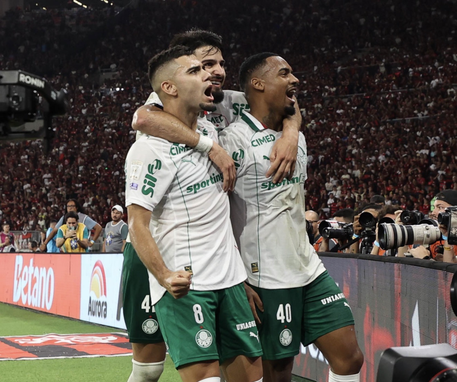 Palmeiras atropela Flamengo no Maracanã e abre vantagem na liderança do Brasileirão
