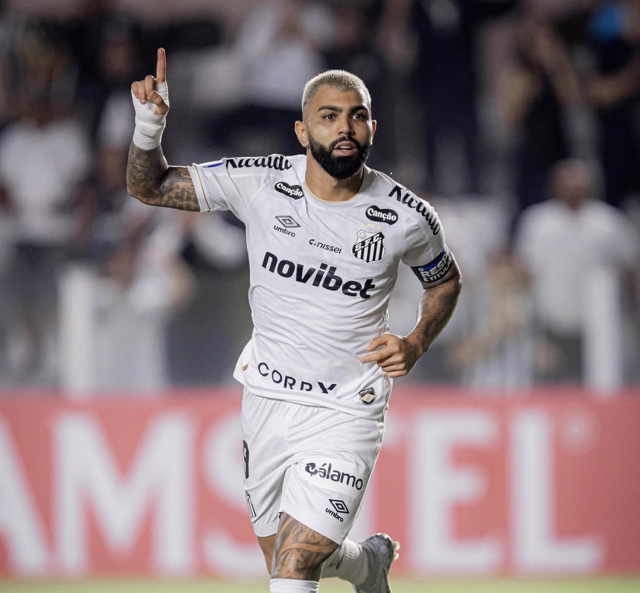 Santos goleia e garante vaga nos playoffs da Sul-Americana