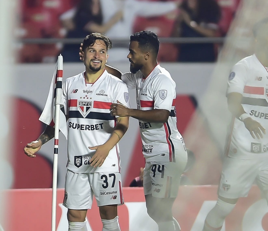 São Paulo encerra jejum e avança às oitavas da Sul-Americana