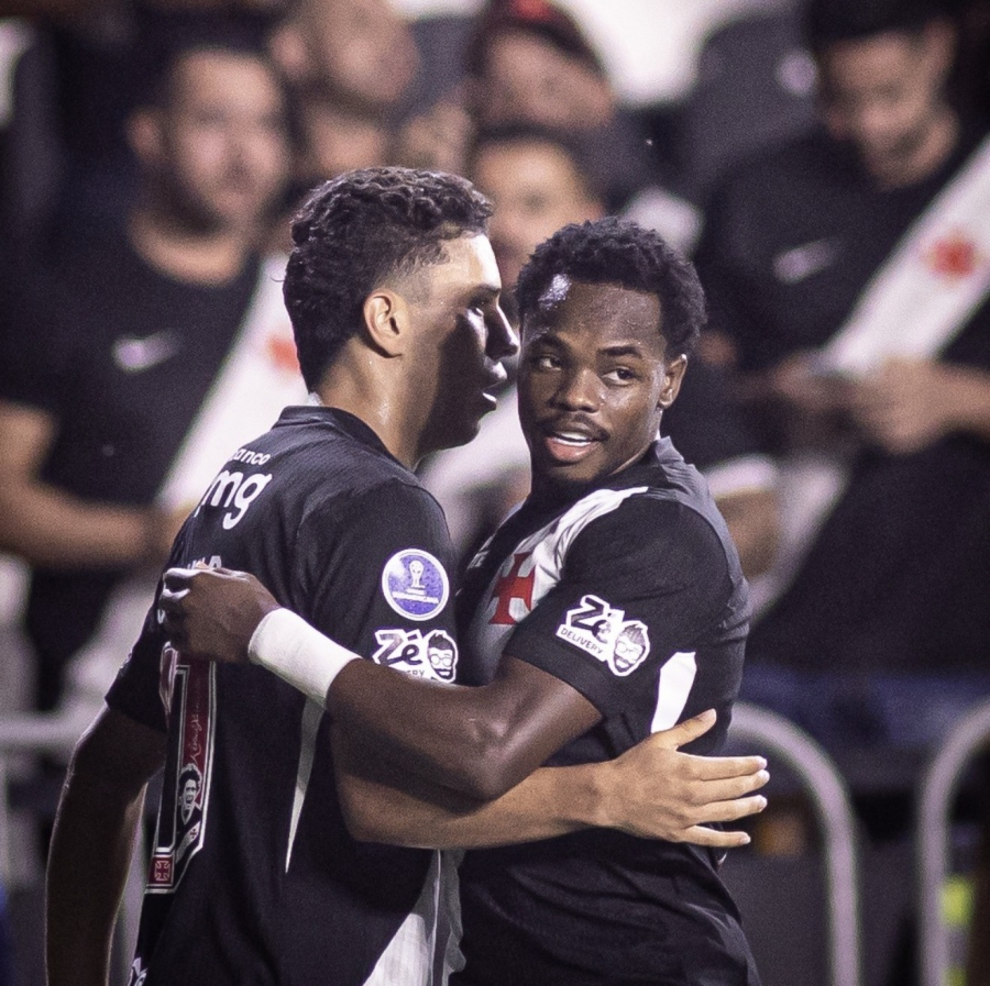 Vasco domina em São Januário, goleia o Barracas Central e avança na Sul-Americana