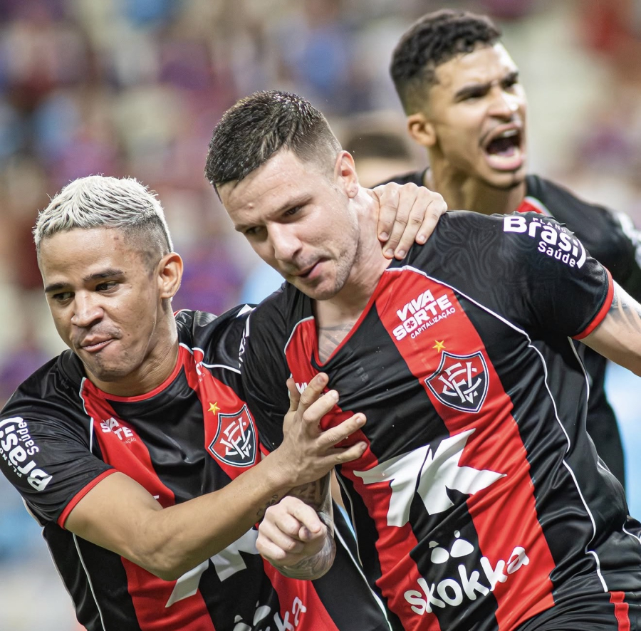 Vitória vence Fortaleza de virada no Castelão e abre vantagem na decisão do Nordestão