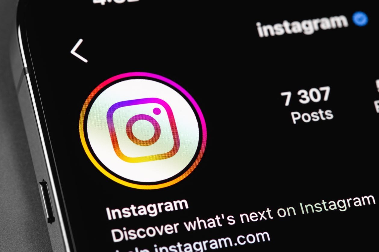 Como publicar um story do Instagram apenas nos Destaques