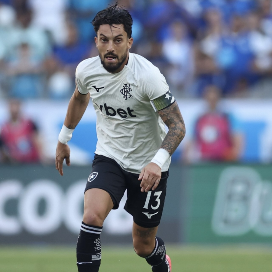 Botafogo vence o Cruzeiro no Mineirão e entra na briga pelo G-6